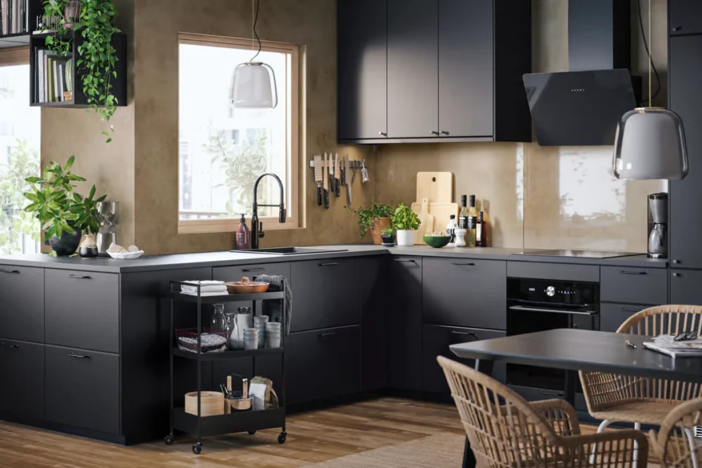 hướng bếp hợp tuổi Nhâm Tý 1972 bố trí bếp có cây xanh