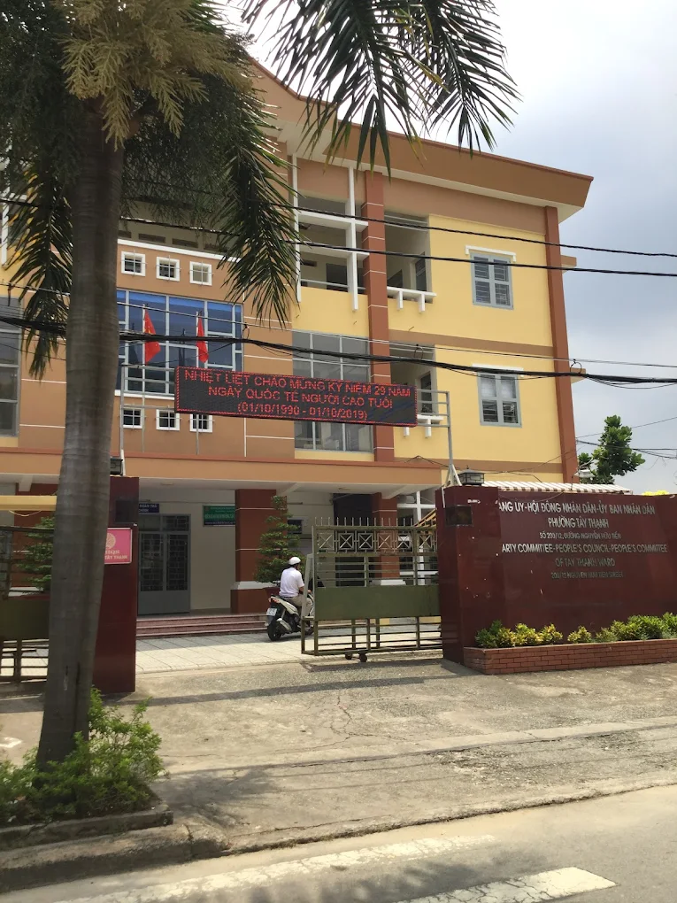 Trụ sở UBND phường Tây Thạnh tại 200/12 Nguyễn Hữu Tiến