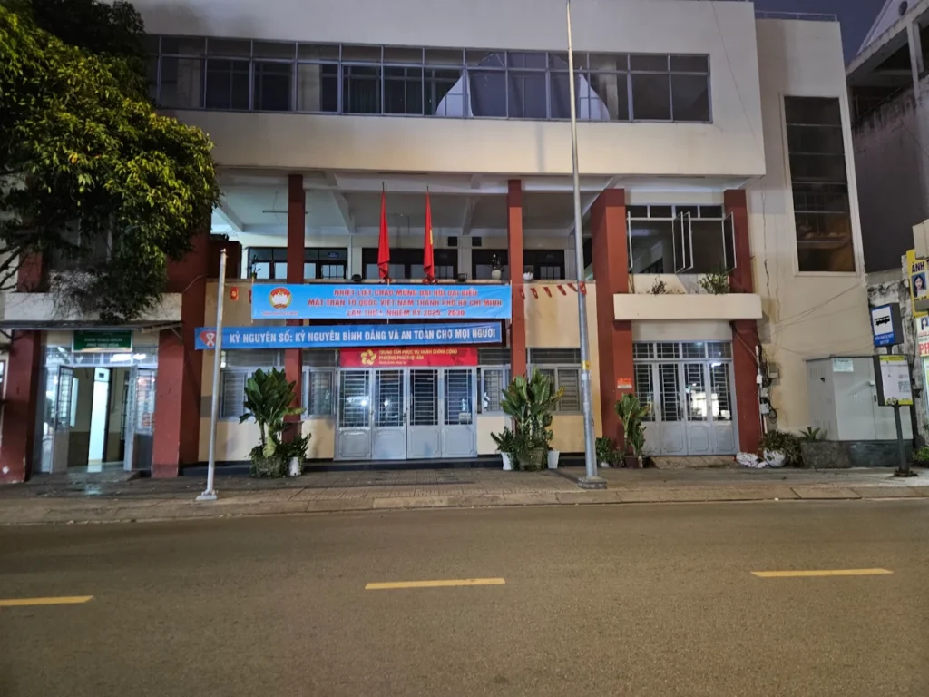 Trụ sở UBND phường Phú Thọ Hòa tại 146 Độc Lập