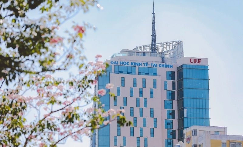 Sinh viên Đại học Kinh tế - Tài chính TP HCM