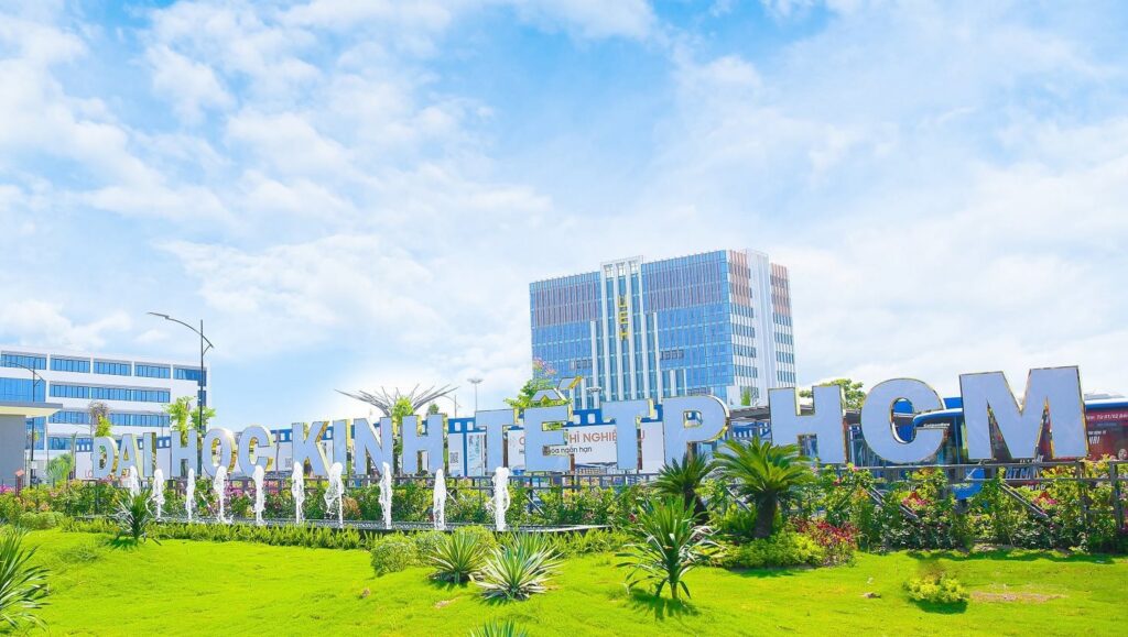Khuôn viên hiện đại của Trường Đại học Kinh tế TP.HCM cơ sở Nam Thành phố tại Bình Chánh