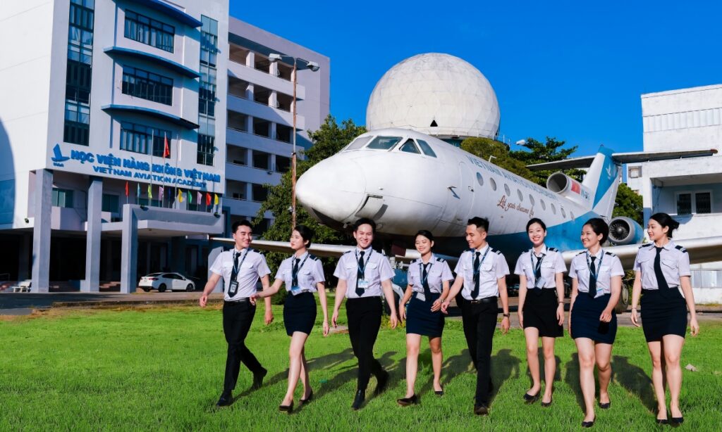 Sinh viên Học viện Hàng không Việt Nam tự tin thực hành