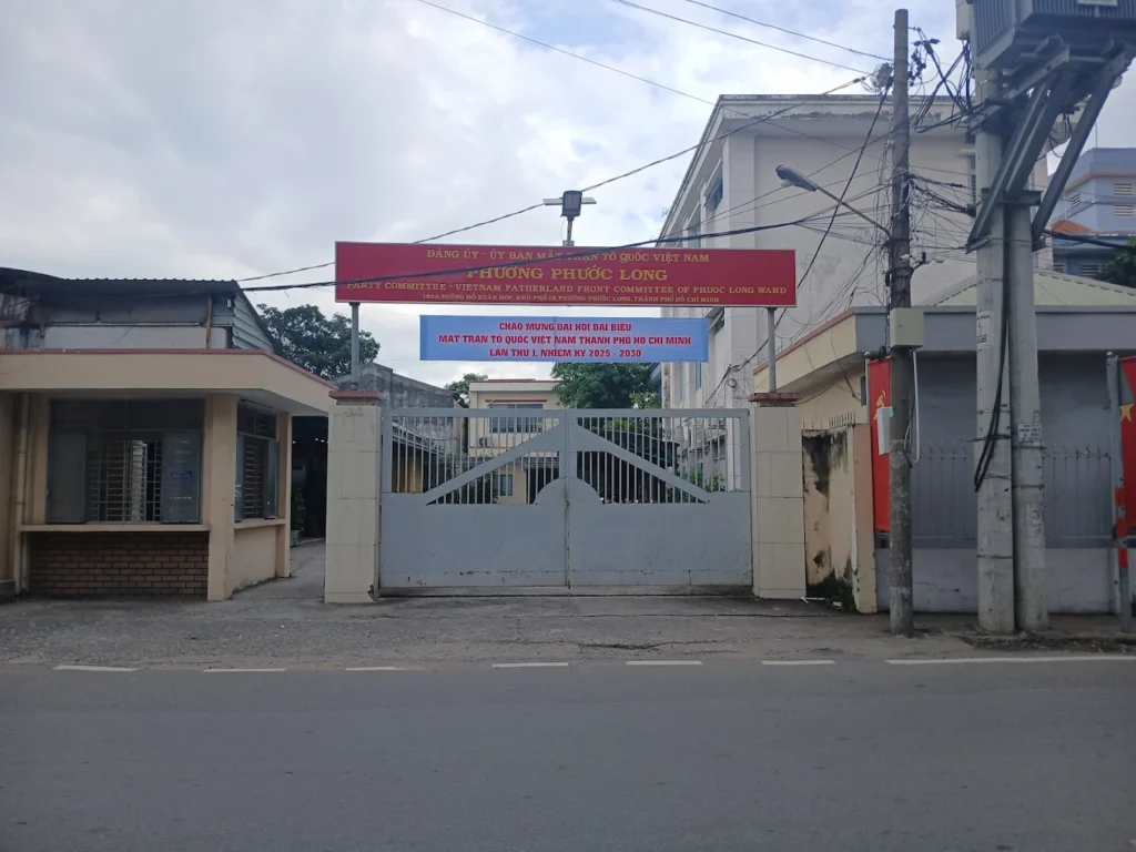 Trụ sở UBND phường Phước Long tại 183 Đỗ Xuân Hợp