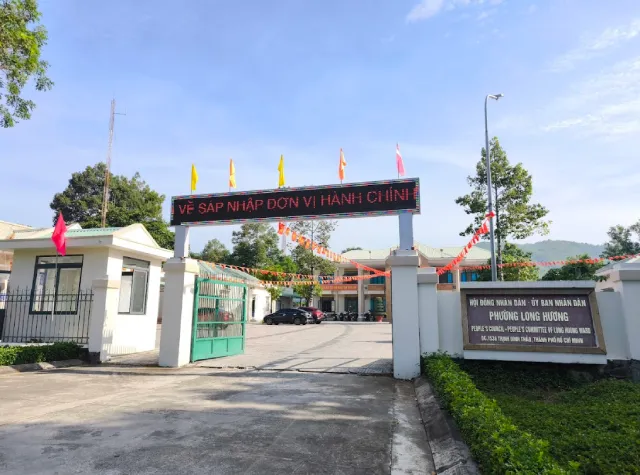 Trụ sở UBND phường Long Hương giải quyết nhiều thủ tục hành chính mới