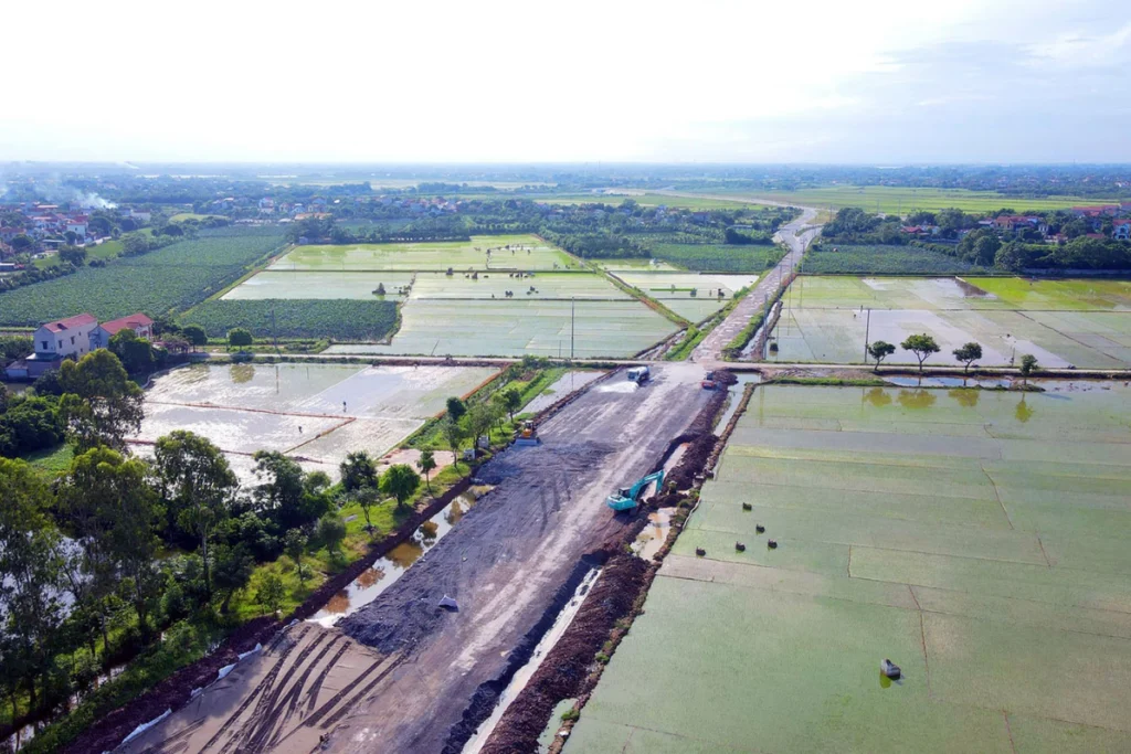 Các khu công nghiệp và khu dân cư mới sầm uất mọc lên dọc theo hành lang Quốc lộ 38