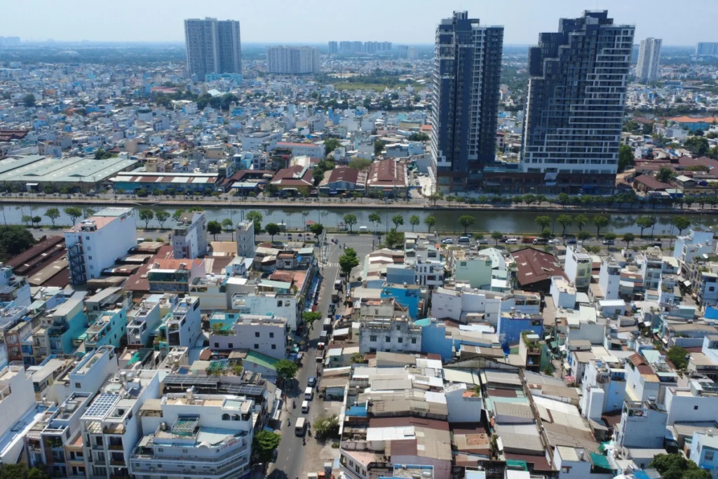 Các dự án nhà ở và khu thương mại đang bắt đầu đón đầu quy hoạch cầu Bình Tiên tại khu vực phía Nam