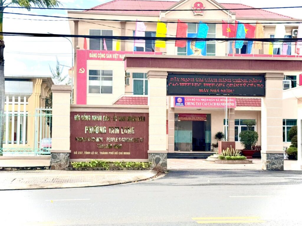 Trụ sở UBND phường Tam Long giải quyết nhiều thủ tục hành chính mới