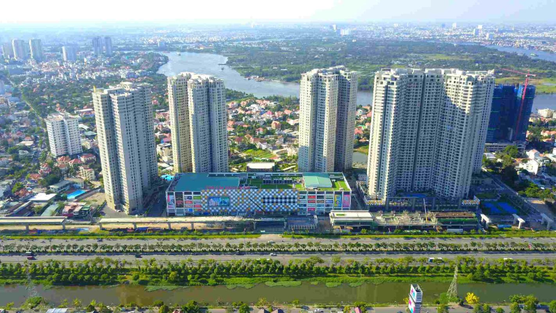 Toàn cảnh dự án chung cư Masteri Thảo Điền Quận 2 nhìn từ trên cao, phía trước là trung tâm thương mại Vincom Mega Mall và xa lộ Hà Nội