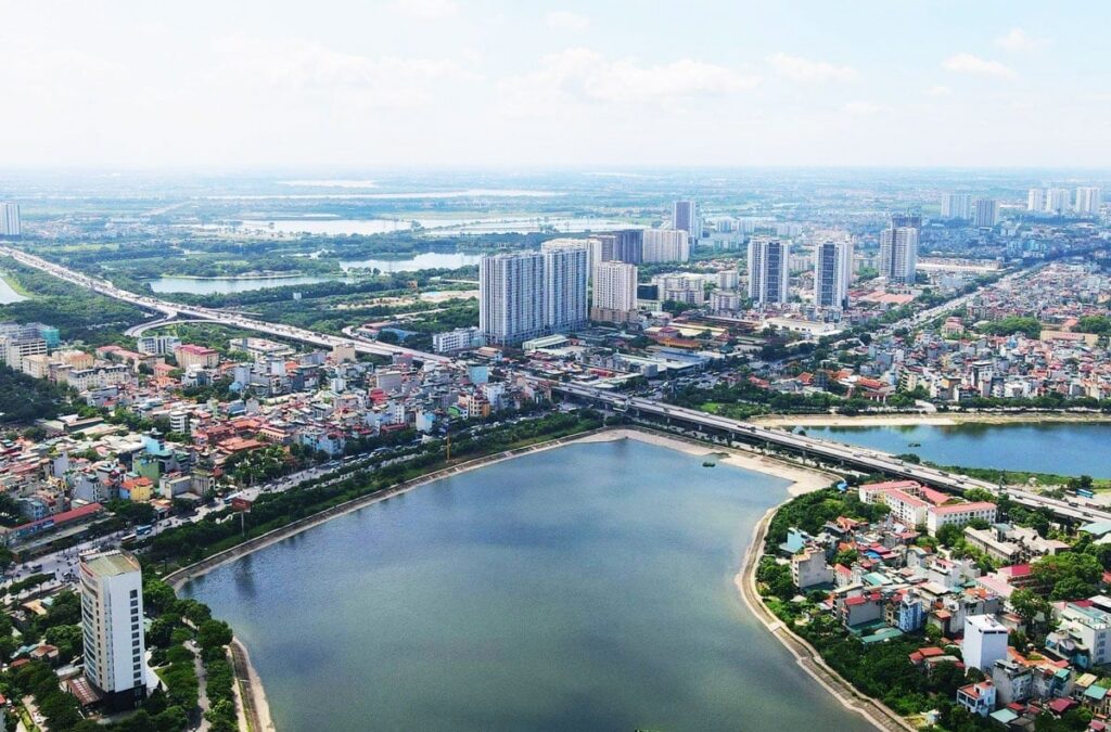 Toàn cảnh khu đô thị ven hồ tại TP.HCM với nhiều chung cư cao tầng, tuyến đường lớn và khu dân cư phát triển