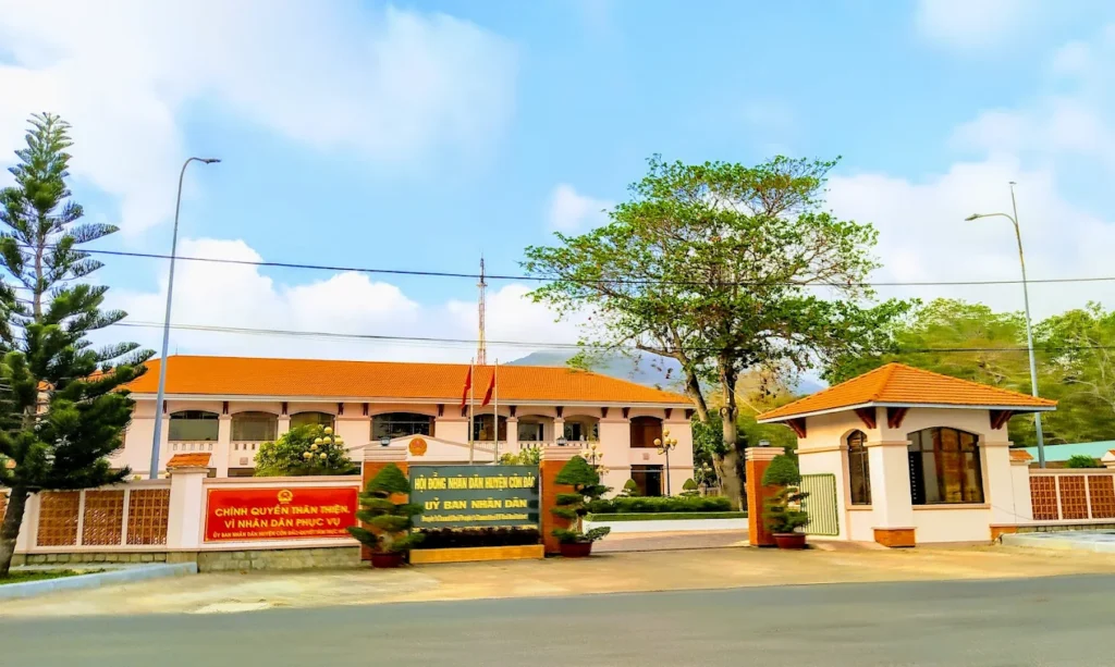 Trụ sở UBND đặc khu Côn Đảo giải quyết nhiều thủ tục hành chính mới 