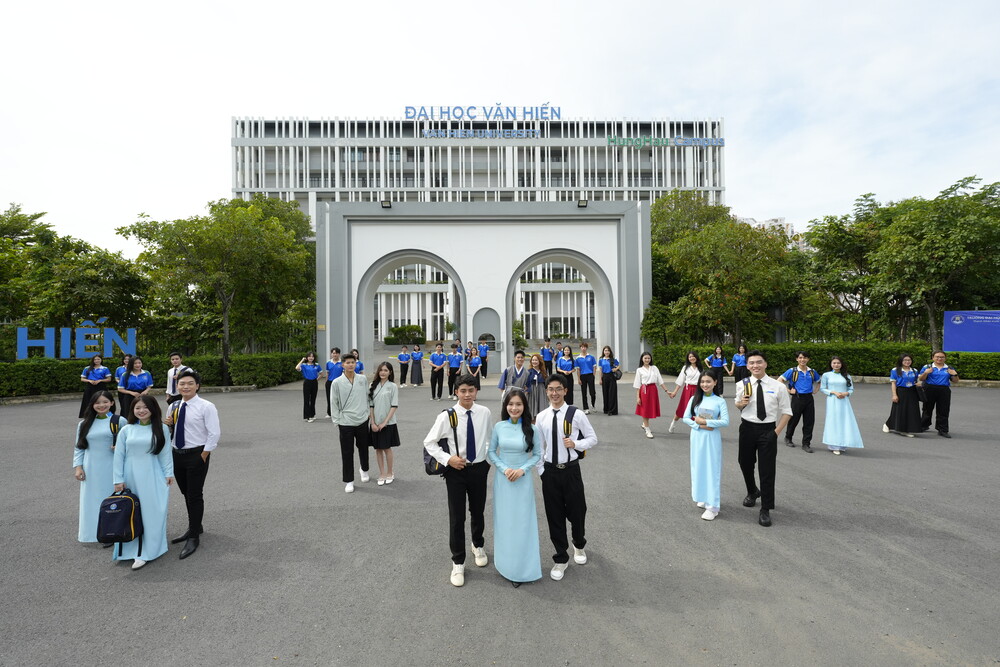 Sinh viên Đại học Văn Hiến tham gia hoạt động ngoại khóa và phong trào đoàn hội sôi nổi