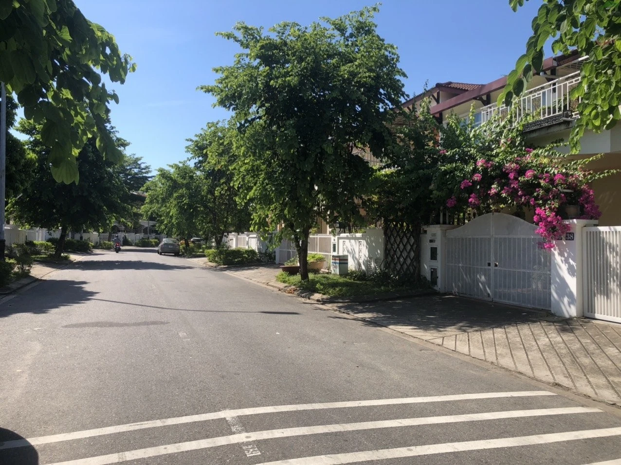 Không gian sân vườn xanh mát tại biệt thự Phúc Lộc Viên