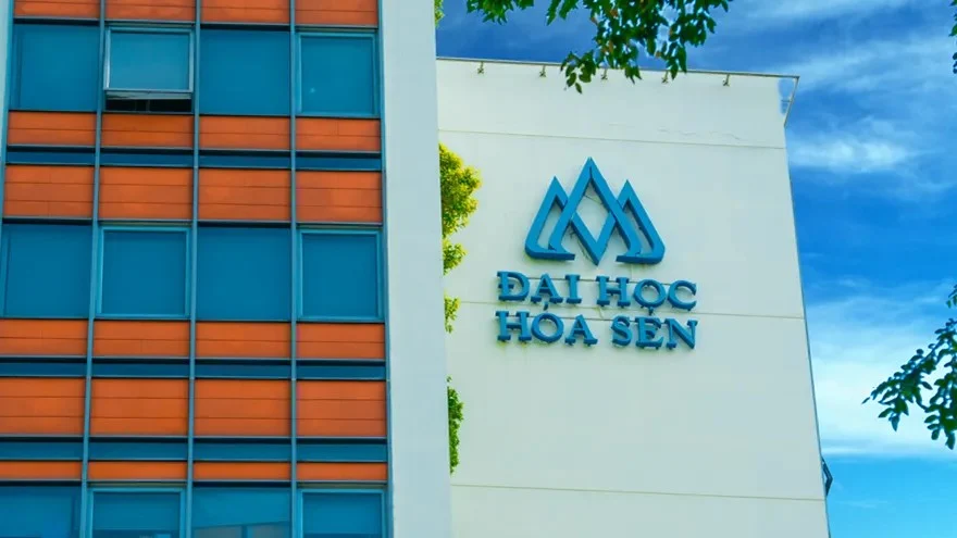 Sinh viên Đại học Hoa Sen thực hành trong studio nghệ thuật hiện đại