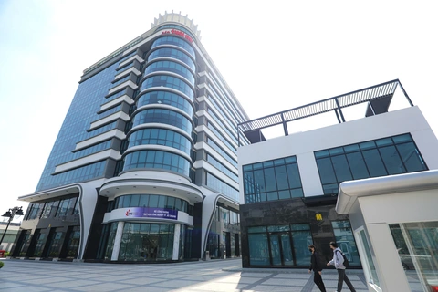 Trạm xe buýt Trường Đại học Công nghiệp TP HCM