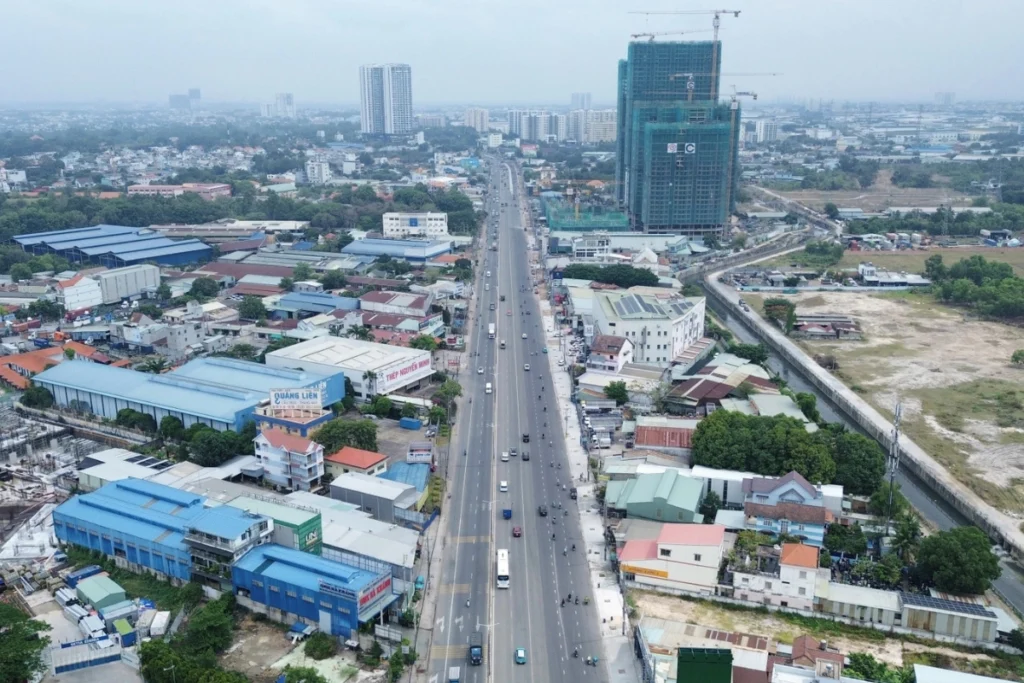 Phối cảnh hạ tầng Quốc lộ 13 sau khi được mở rộng với 8 làn xe và hệ thống cây xanh đồng bộ