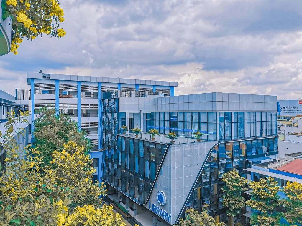 Mặt tiền Trường Đại học Công Thương TP.HCM là một trong các trường đại học ở Tân Phú 