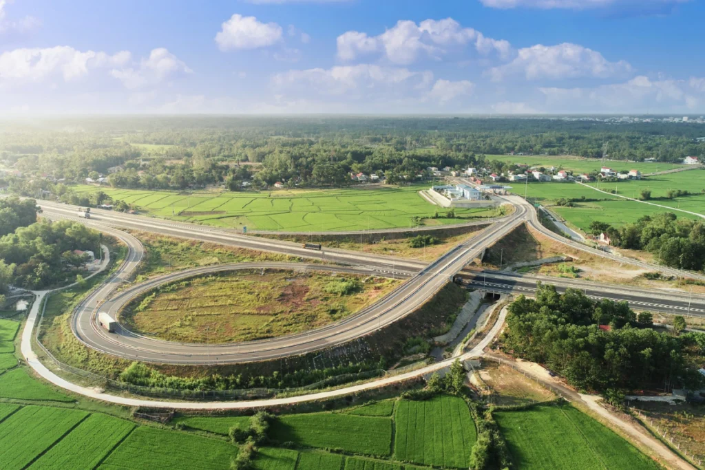 Cao tốc Đà Nẵng – Quảng Ngãi: Thông tin và tác động thực tế Cao tốc Đà Nẵng - Quảng Ngãi: Thông tin và tác động thực tế