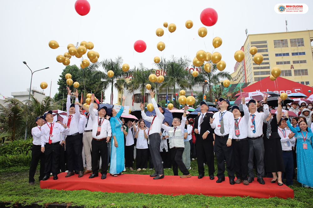 Sinh viên Trường Đại học Bình Dương tham gia hoạt động lễ tốt nghiệp và ngoại khóa sôi nổi
