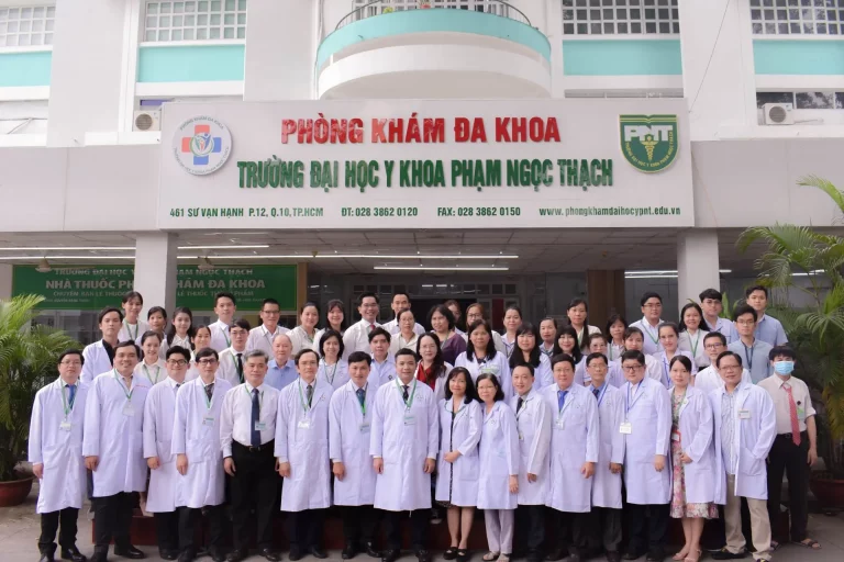 Phòng khám đa khoa của Trường Đại học Y khoa Phạm Ngọc Thạch với đội ngũ y bác sĩ và sinh viên