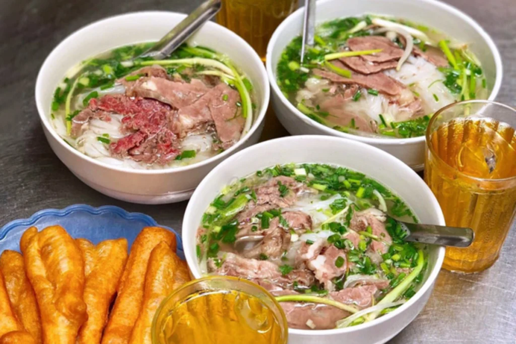 Hương vị phở bò đậm đà là lựa chọn hoàn hảo cho những buổi tối sum họp gia đình