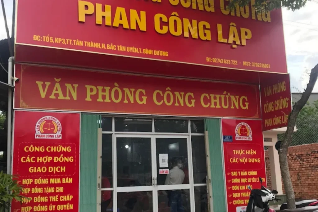 Mặt tiền và lối vào chính của văn phòng công chứng Phan Công Lập