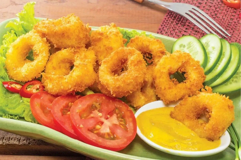 Món mực chiên giòn rụm kết hợp nước mắm đậm đà