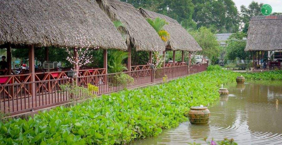 View sân vườn quán ăn Sinh Thái Đất Quê ở xã Hiệp Phước