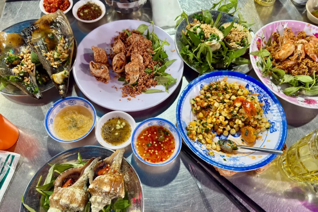 Tụ điểm ăn vặt về đêm
