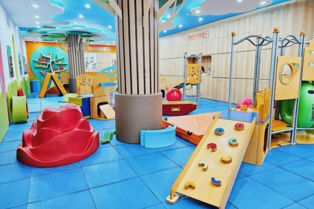 Môi trường vui chơi an toàn mang lại những tràng cười sảng khoái cho bé