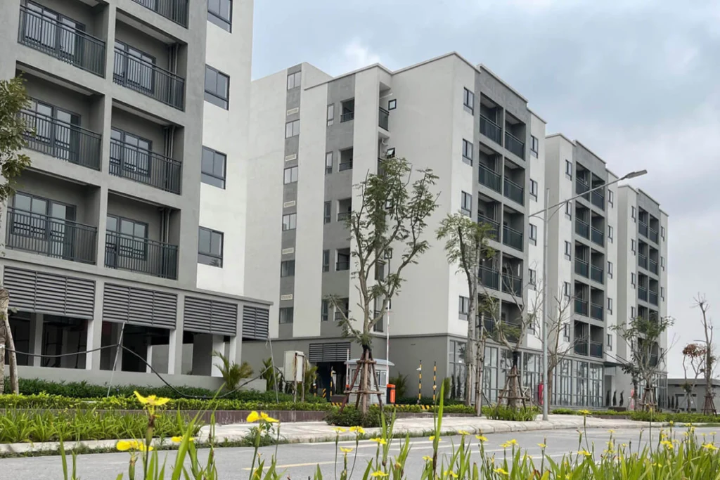 Hình ảnh thực tế tòa nhà chung cư nhà ở xã hội HUD đã hoàn thiện thô với kiến trúc hiện đại