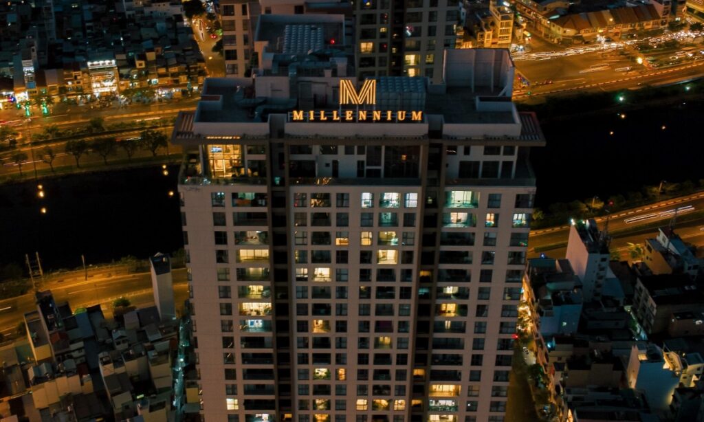 Khuôn viên công viên và lối đi bộ nội khu dự án review Masteri Millennium Quận 4