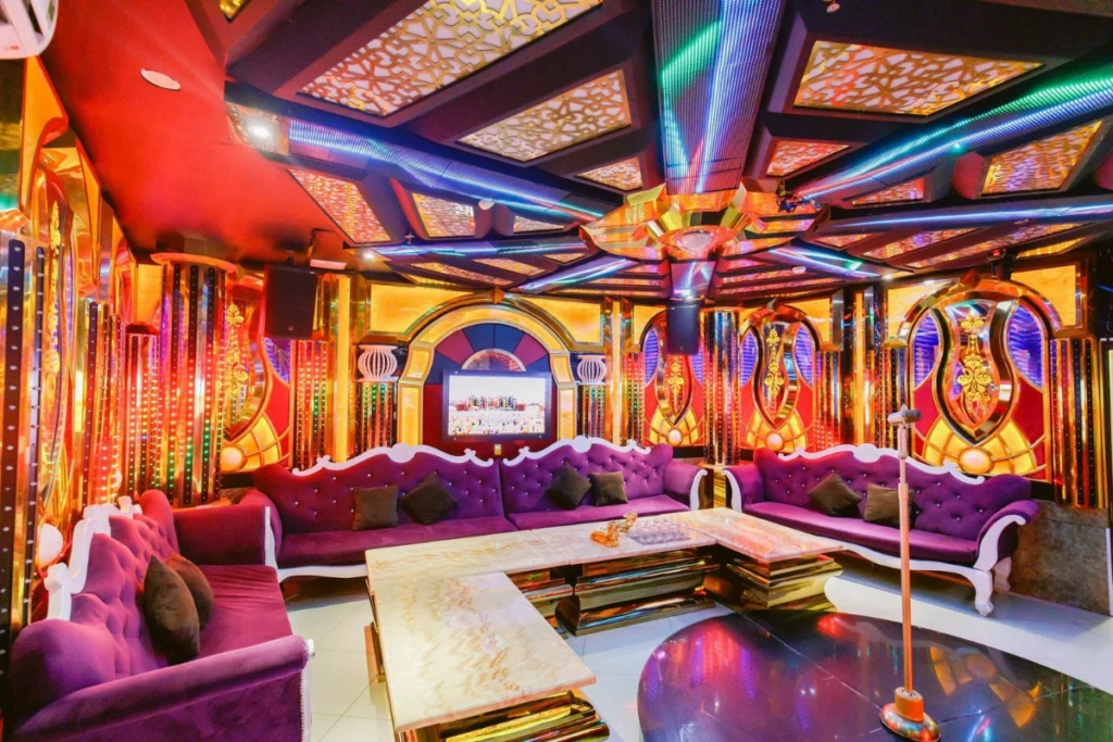 Tụ họp ca hát giải trí ở Karaoke Gia Đình Suối Mơ
