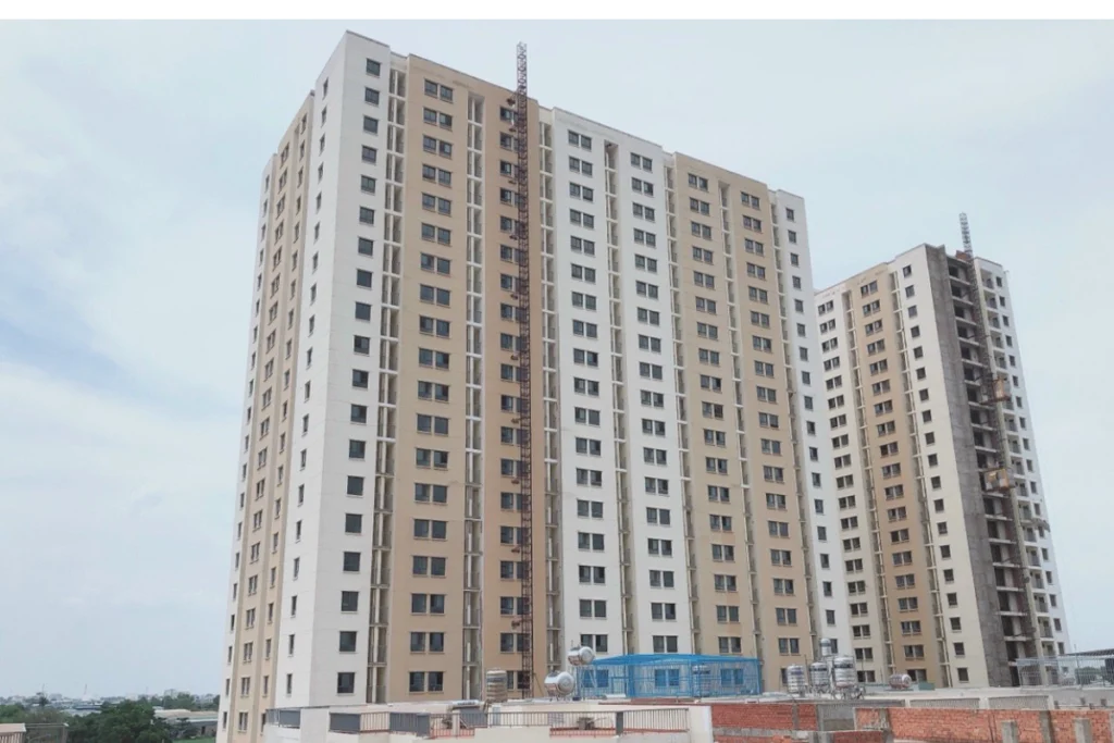 Hình ảnh chụp thực tế tiến độ thi công hoàn thiện mặt ngoài hai tòa tháp chung cư nhà ở xã hội Vĩnh Lộc A Bình Chánh Vĩnh Lộc D'Gold