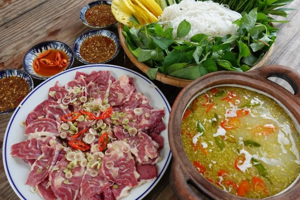 Lẩu trâu nhúng mẻ thanh mát
