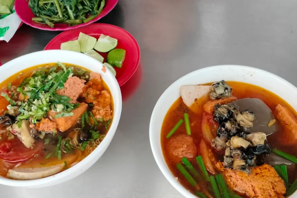Tô bún riêu cua đầy đặn