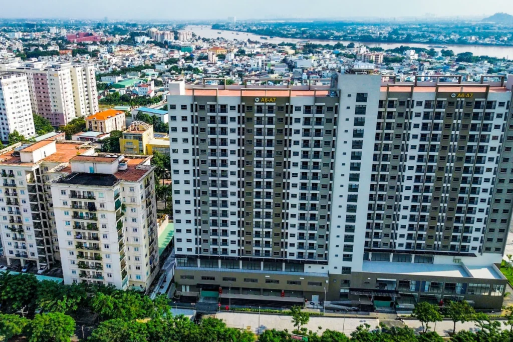 Toàn cảnh block chung cư nhà ở xã hội cao tầng khang trang, hiện đại nhìn từ trên cao