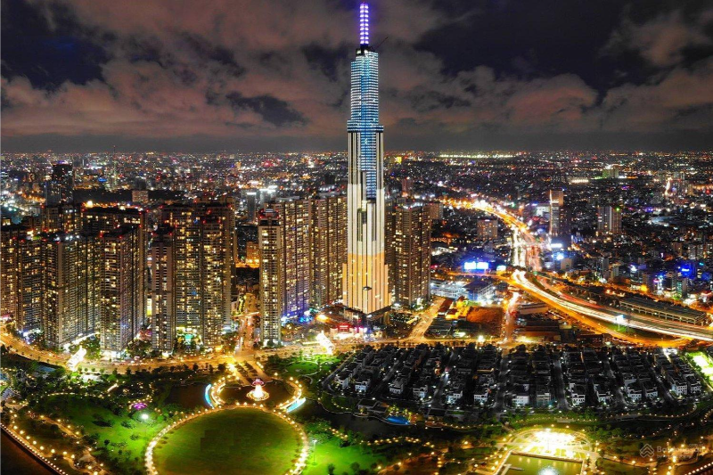 Đánh giá chi tiết danh sách chung cư HCM gần Metro nên mua ? Toàn cảnh đại đô thị Vinhomes Central Park và tháp Landmark 81 ban đêm hỗ trợ chủ đề chung cư HCM gần metro nên mua