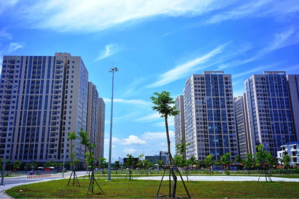 Việc dự án dính sai phạm xây dựng sẽ khiến toàn bộ công trình bị từ chối nghiệm thu và treo hồ sơ cấp sổ hồng