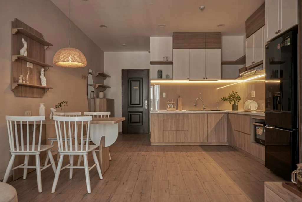 Thiết kế phòng khách liền bếp giúp xóa bỏ vách ngăn và tối ưu không gian mở