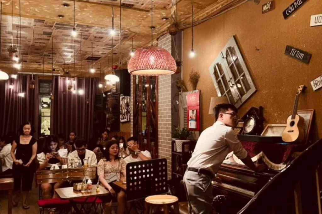Thưởng thức âm nhạc thư giãn tại phòng trà acoustic