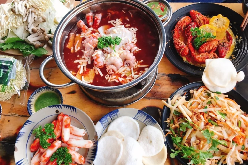 Nồi lẩu thái hải sản chua cay