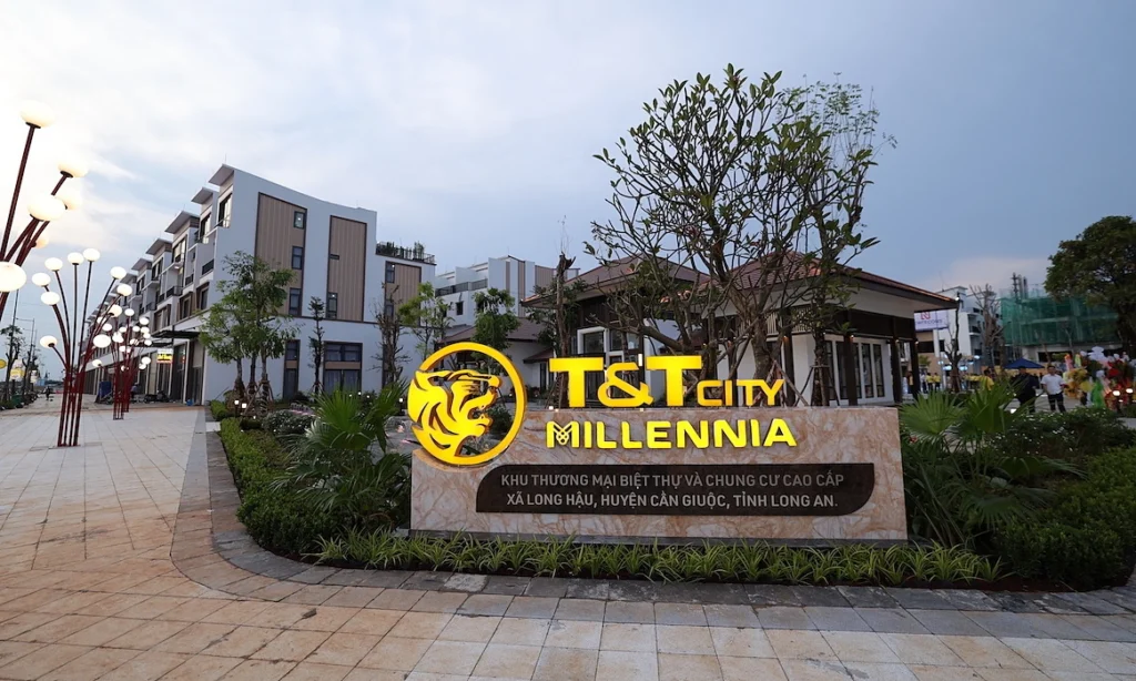 Tuyến phố đi bộ Millennia Journey Dòng sông Ánh sáng T&T Long Hậu kỷ lục quốc gia