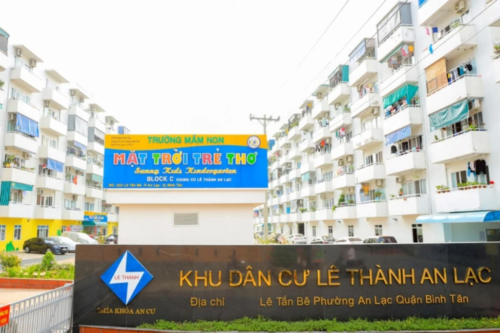 Hình ảnh chụp cận cảnh cổng chào Khu dân cư Lê Thành An Lạc tại đường Lê Tấn Bê
