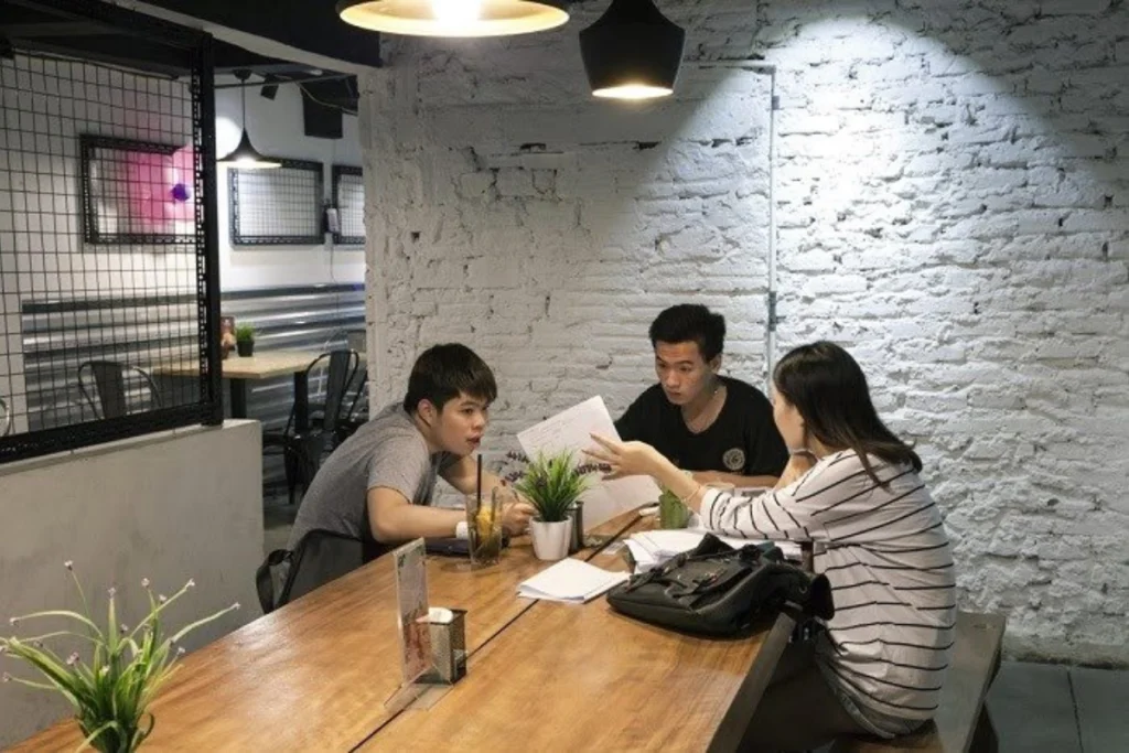 Những không gian yên tĩnh cung cấp chỗ ngồi làm việc lý tưởng cho cư dân