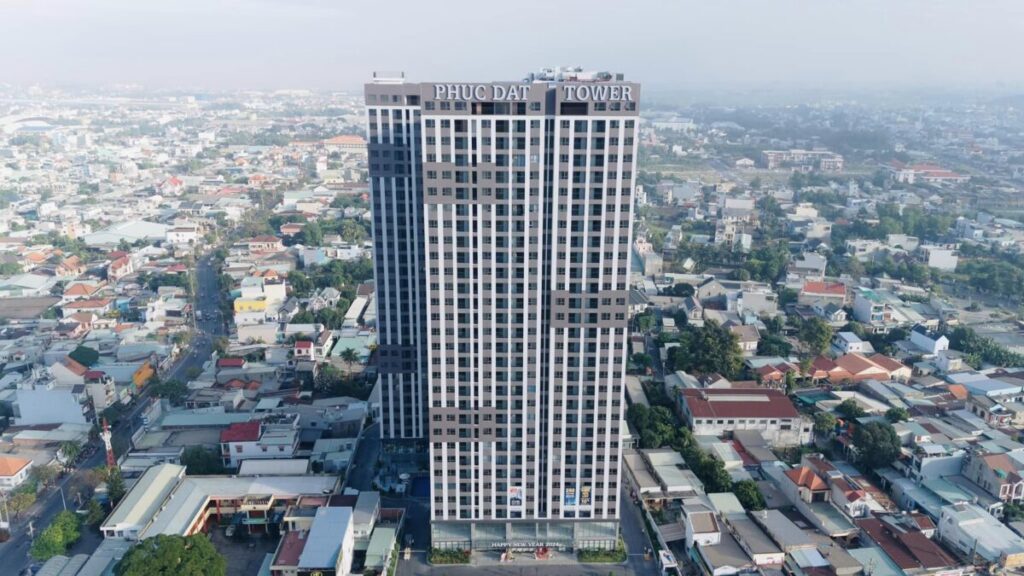 Nội thất căn hộ Phúc Đạt Tower Dĩ An phòng khách thoáng sáng ban công logia