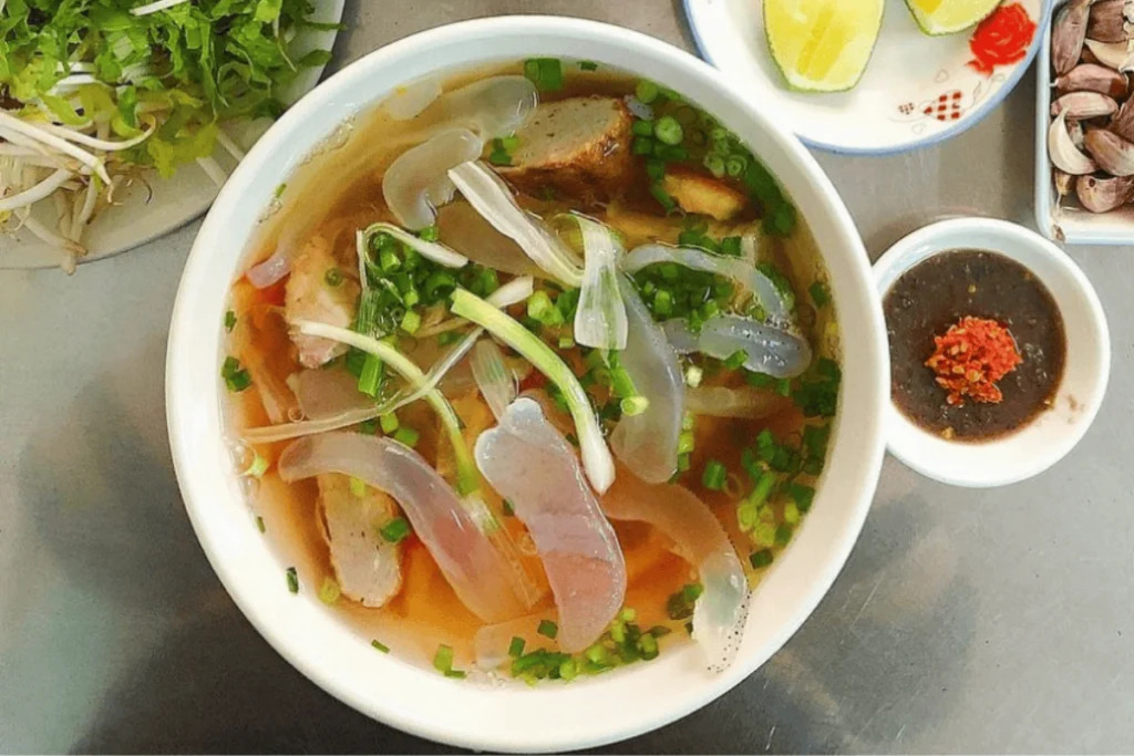 Tô bún sứa nước trong vắt mang hương vị thanh ngọt