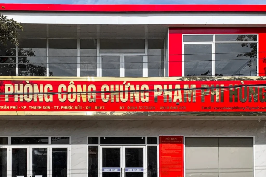 Mặt tiền nổi bật của văn phòng công chứng Phạm Phi Hùng trên đường Trần Phú, huyện Xuyên Mộc cũ