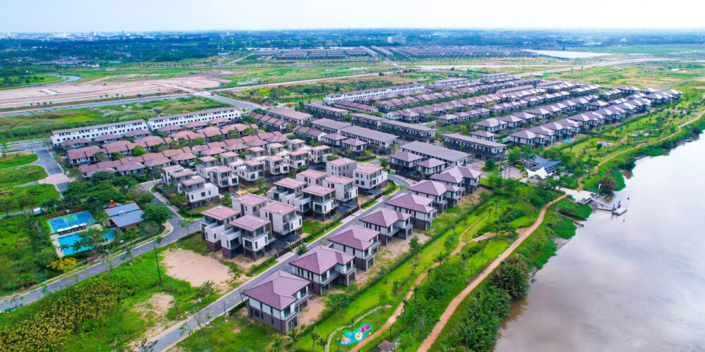 Không gian nhà phố vườn và cảnh quan ven sông Waterpoint Long An