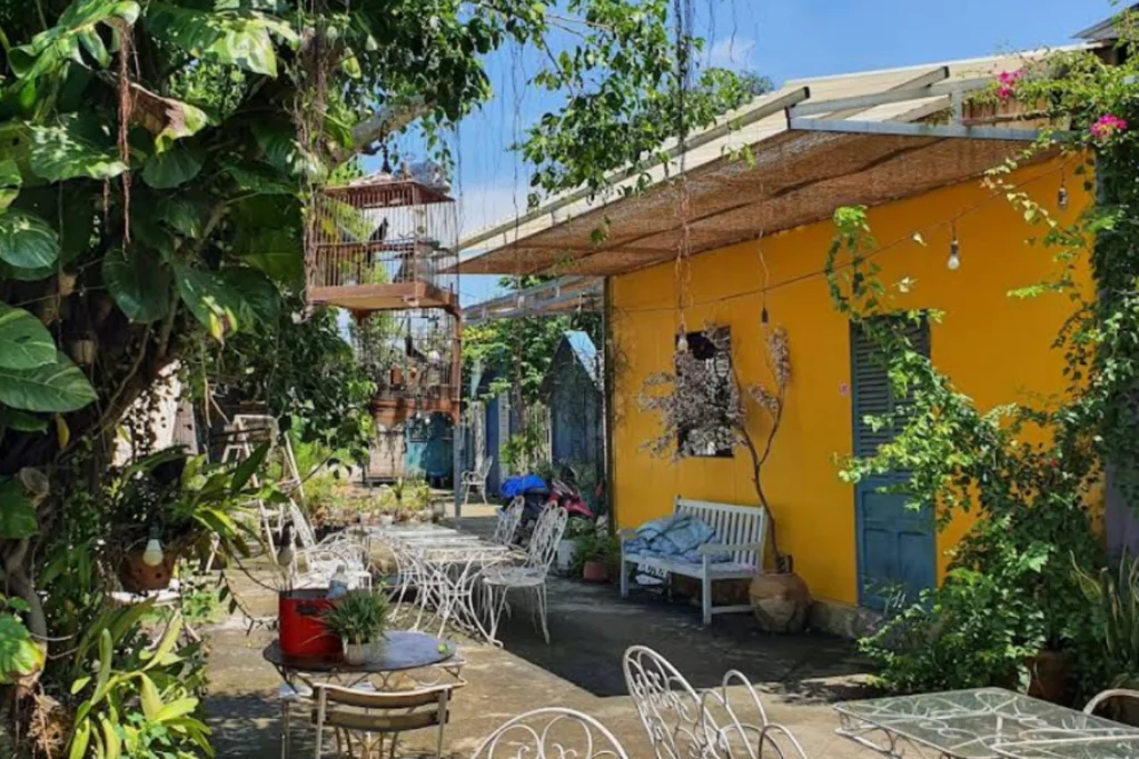Không gian của Luna Cafe