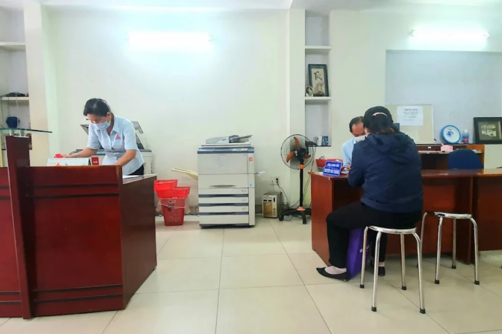 Các công đoạn in ấn, photo hồ sơ và thẩm định chuyên môn được thực hiện khép kín bằng thiết bị văn phòng chuyên dụng